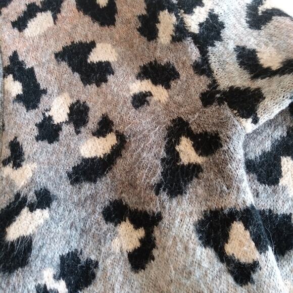 Evereve Allison Joy Womens XS Leo Ombre Cardigan Fuzzy Oversized Leopard Print - Picture 12 of 14